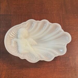 Vintage Avon Milk Glass Trinket Soap Dish Cheruf Angel Shell Shape Vanity